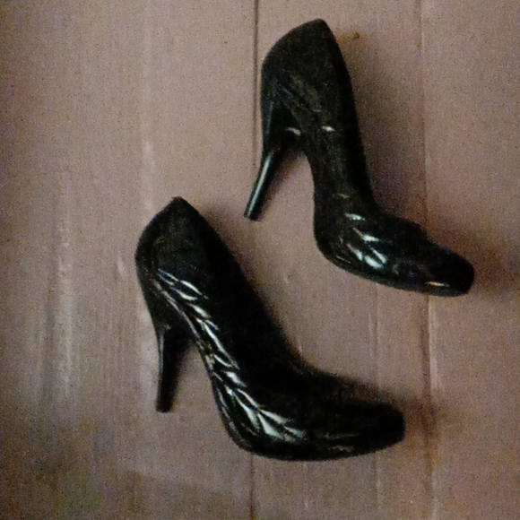 Pumps - Picture 2 of 4